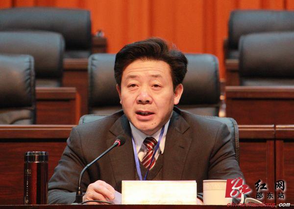 县委书记黎仁寅讲话县人大常委会主任刘细云宣读有关文件县委常委,县