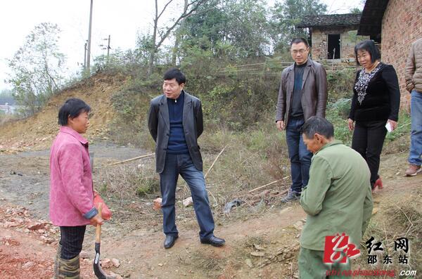 刘细云到团山牛马司两乡镇督查指导精准扶贫工作