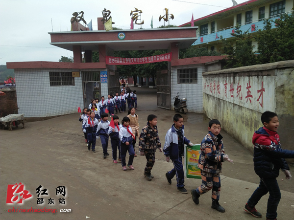 黑田铺镇双泉明德小学环境卫生宣传感召力强