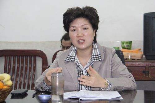 邵东县委常委,宣传部长张映梅主持座谈会并发言座谈现场