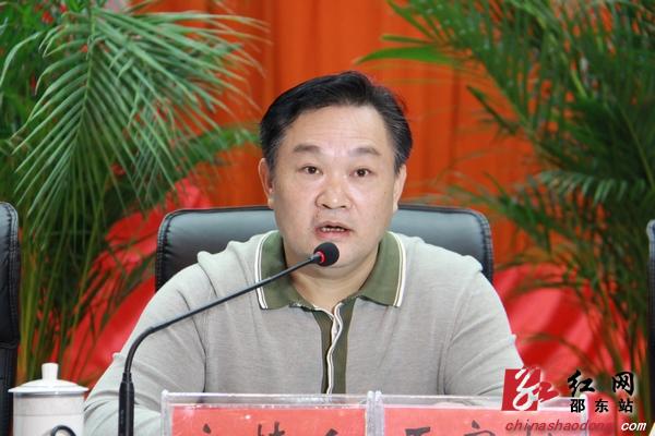 表彰决定县委常委,统战部部长,副县长金晚球宣读《中共邵东县委办公室