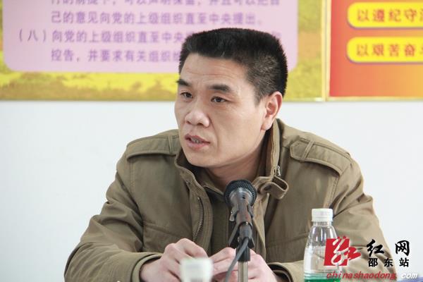 副县长龚子文主持座谈邵东公交公司总经理宁益辉汇报公交工作与会代表