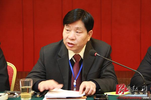 刘细云参加人大第三代表团讨论