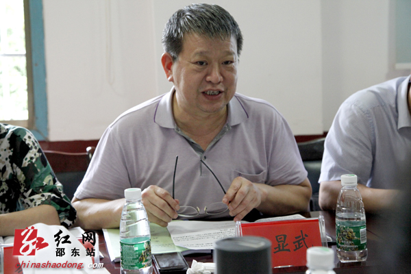 黎仁寅参加指导宋家塘管理区管委会民主生活会