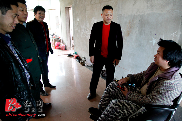 姜飞慰问木塘村困难户姜飞慰问木塘村困难户