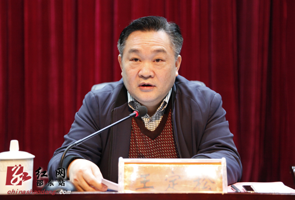 公安局局长朱甲云宣读有关表彰决定一批见义勇为先进个人受到表彰