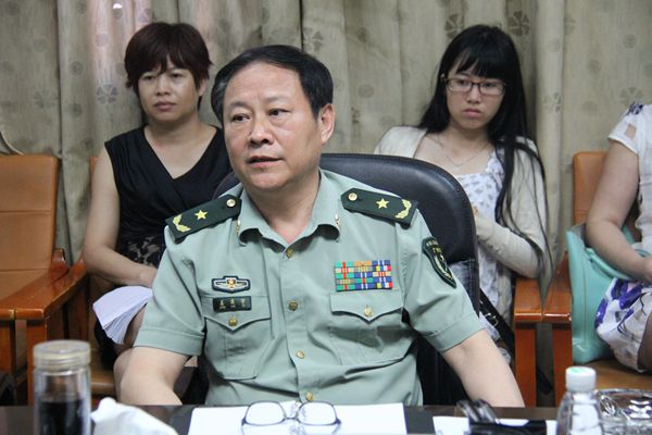 湖南省军区政治部主任姜英宇来邵东县调研