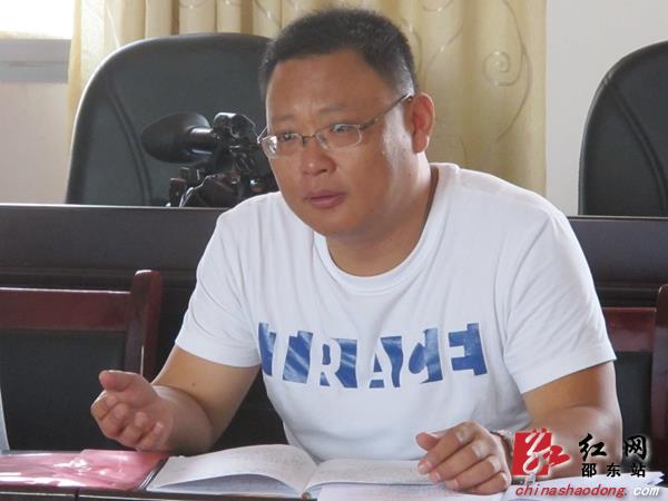 刘长峰到城南社区召开三联二访一帮民情恳谈会