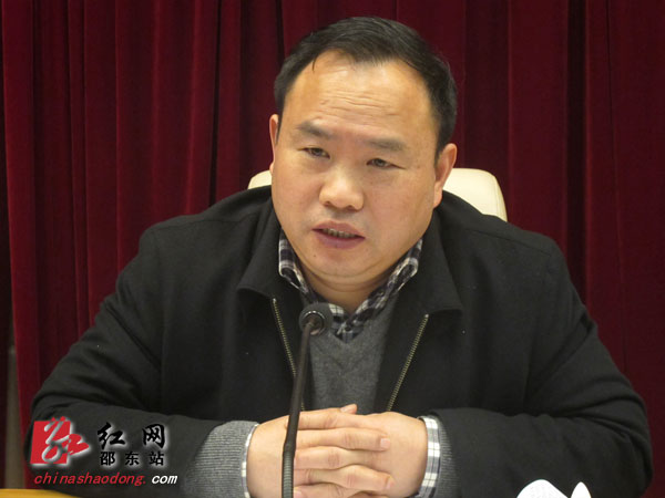 扶贫搬迁工作作了讲话副县长贺铁民就全县农村危房改造工作作了讲话